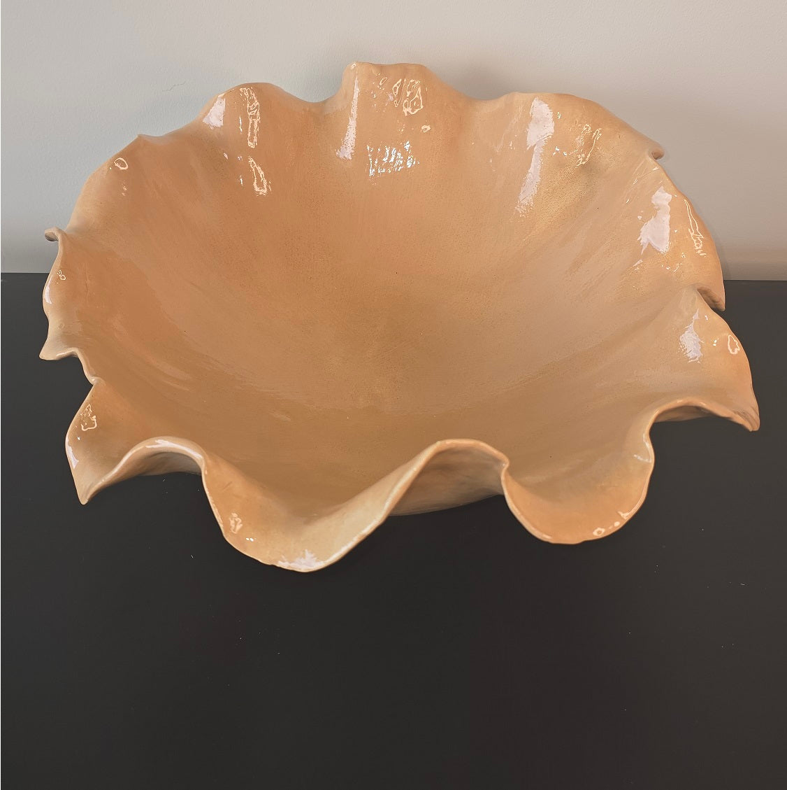 Ruffle Beige Centerpiece