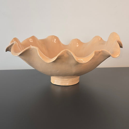 Ruffle Beige Centerpiece